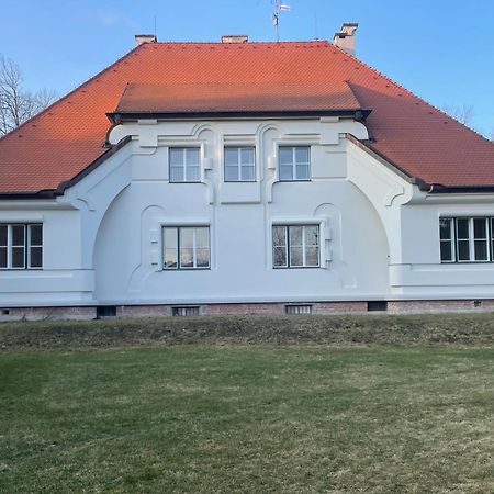 Vila Háj Úsov Kültér fotó